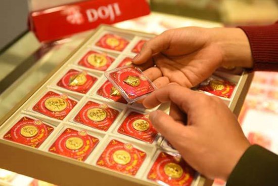 Giá vàng hôm nay 22/9: Lao dốc khi đồng USD tăng vọt