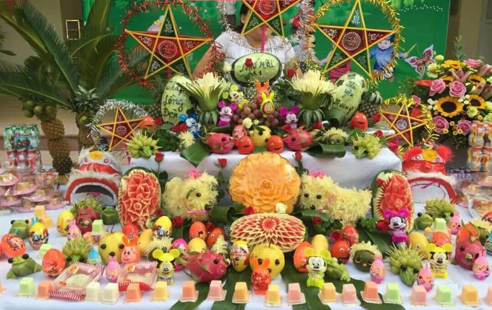 Nghề trang điểm cỗ Trung thu hút khách cận Rằm tháng Tám-2