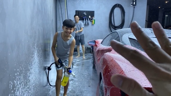 Dạy con như Cường Đô la: Cậu cả Subeo được sống giàu có chuẩn rich kid vẫn rửa xe ô tô cho bố, nhiều người phải ố á thán phục-1