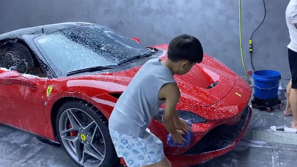 Dạy con như Cường Đô la: Cậu cả Subeo được sống giàu có chuẩn rich kid vẫn rửa xe ô tô cho bố, nhiều người phải ố á thán phục-7