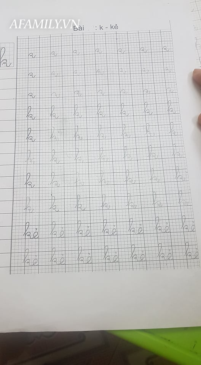 Con vào lớp 1: Học đến 11 rưỡi đêm, tay cầm bút viết run run vẫn vật lộn với bài tập về nhà, tôi có nên thừa nhận mình thất bại?-1