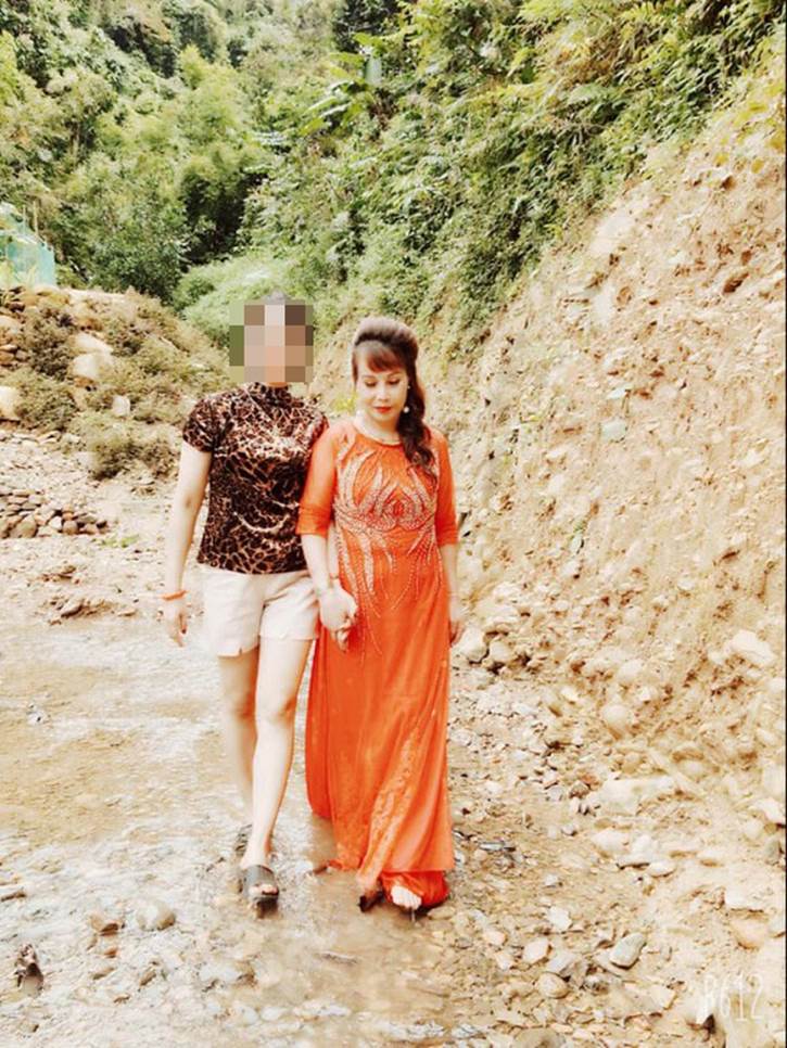 Tổ chức tiệc kỉ niệm ngày cưới hoành tráng, chị Thu Sao bị mỉa mai nhan sắc méo mó-3