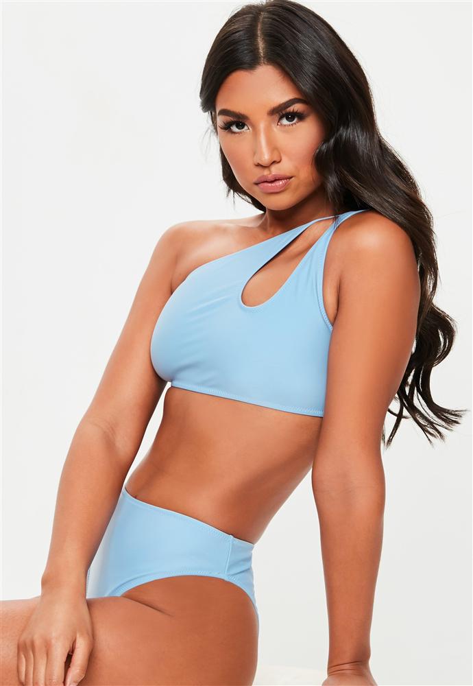 Bị cấm diễn vì mặc phản cảm, Ngân 98 vẫn lượn bikini muôn nơi, còn cởi luôn mới chịu!-6