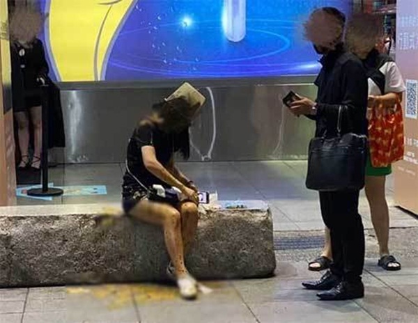 Tán gái nhưng bị chê lùn, gã đàn ông trả thù cô gái khẩu nghiệp bằng phương pháp không thể dơ bẩn hơn-1