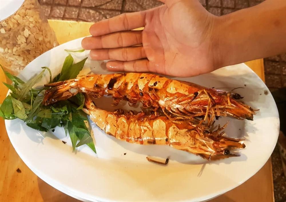 Tôm sú khổng lồ bán với giá rẻ chưa từng thấy-6