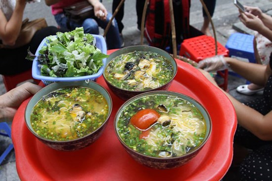 Ăn ốc vỉa hè ngon thật ngon, khoái thật khoái nhưng có vô vàn nguy cơ đáng kinh hãi luôn rình rập đe dọa sức khỏe