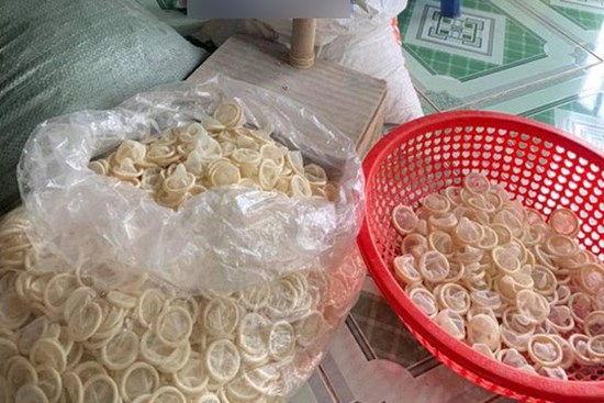 Tái chế hơn 300.000 chiếc bao cao su đã sử dụng thành hàng... mới