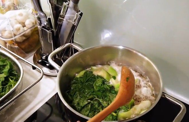 Mẹ chồng nấu ăn cho bà bầu Thuý Vân, truyền luôn bí kíp ăn gì để bé cao, da trắng-6