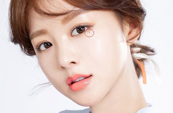 3 nốt ruồi dự báo chuyện tình cảm, hôn nhân của phụ nữ, chị em cần lưu ý-3