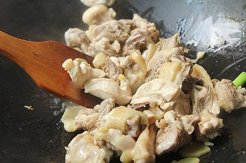 Om thịt gà không cần nước, chỉ cần thêm thứ này gà mềm thơm, cả nhà ăn không ngừng gắp-3