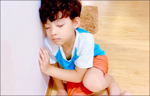 Cậu út lười học, Đan Lê ra tay xử lý,&nbsp;kết quả khiến mẹ nào cũng phì cười, Ốc Thanh Vân thì thốt lên Quá đáng lắm luôn”!-2