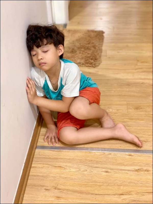 Cậu út lười học, Đan Lê ra tay xử lý,&nbsp;kết quả khiến mẹ nào cũng phì cười, Ốc Thanh Vân thì thốt lên Quá đáng lắm luôn”!-4