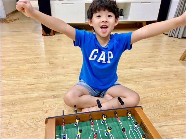 Cậu út lười học, Đan Lê ra tay xử lý,&nbsp;kết quả khiến mẹ nào cũng phì cười, Ốc Thanh Vân thì thốt lên Quá đáng lắm luôn”!-8