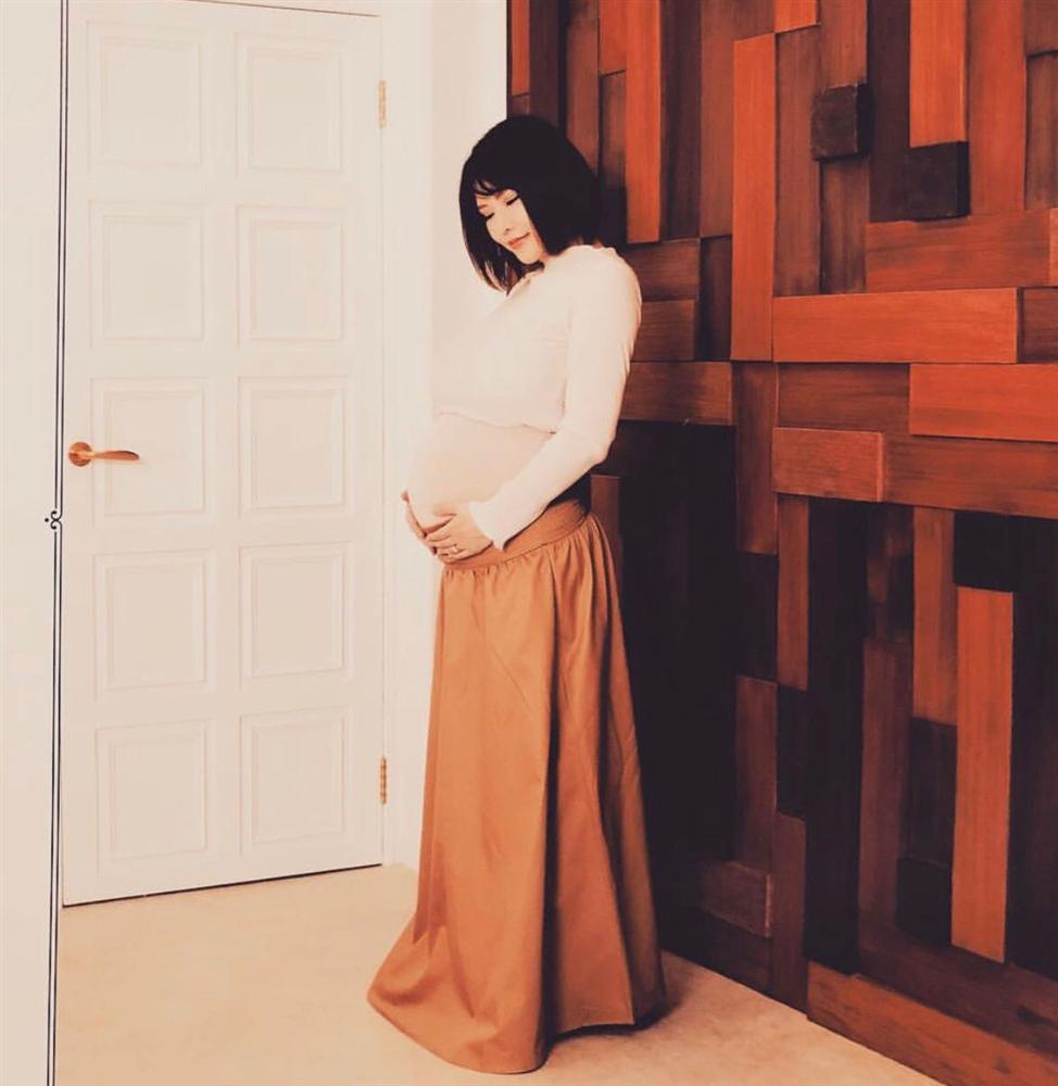 Nữ người mẫu khổ sở vì chửa ngực khiến vòng 1 lên đến 1m20, sau sinh ngực lại càng to hơn-2