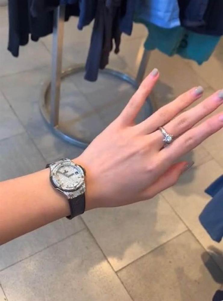 Khi hội con nhà giàu Việt được bố mẹ tặng quà: Từ siêu xe 16 tỷ, kim cương đến cả xấp tiền mặt chả nhân dịp gì, đủ hết!-5