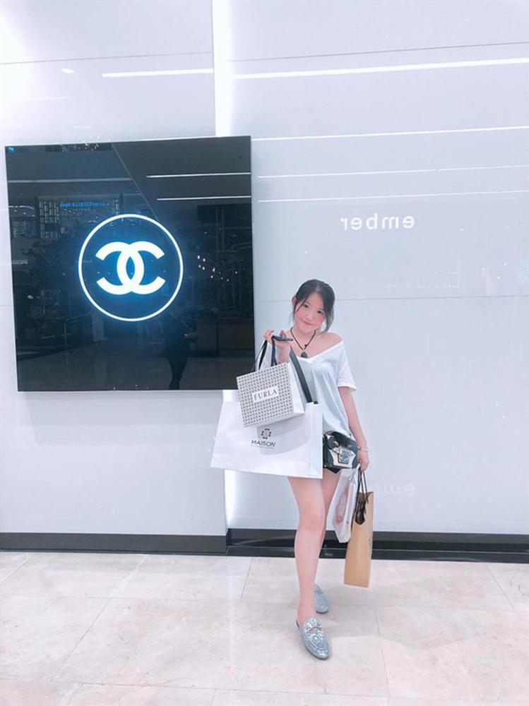 Khi hội con nhà giàu Việt được bố mẹ tặng quà: Từ siêu xe 16 tỷ, kim cương đến cả xấp tiền mặt chả nhân dịp gì, đủ hết!-14