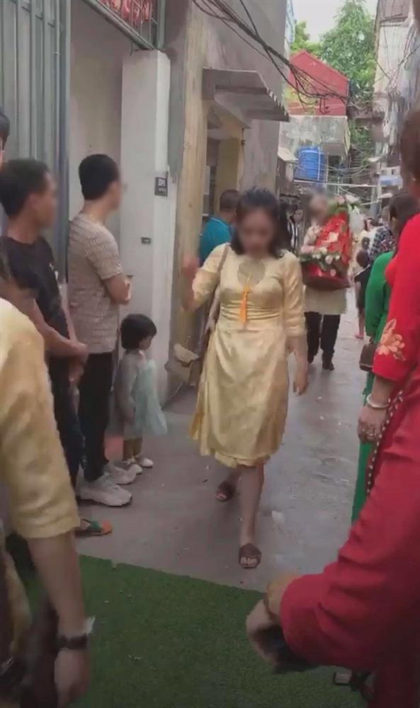 Màn bê tráp lố và vô ý thức đến mức cô dâu phải đăng đàn bóc phốt, xem clip ai cũng tức giận hộ hai nhân vật chính-2