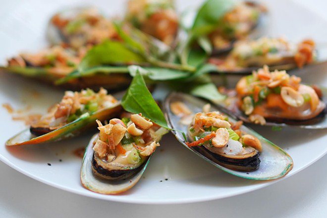 Bà xã Baggio khoe những món ăn chơi ngon mê, Lê Phương nhắn nhủ Em mắc nhiều nghiệp thế?-6