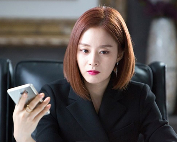 Cho chồng xem clip đánh ghen trên mạng anh bỗng tức giận bỏ đi, tôi theo vào phòng thì lặng người nghe anh gọi điện cho người này-1