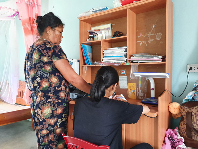 Bé gái 12 tuổi bị bảo vệ trường tiểu học hiếp dâm, quay clip phát tán lên mạng từng xâm hại năm lớp 4, đã có ý định tự tử-4