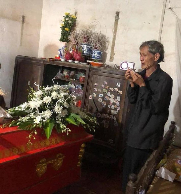 Thương tâm một thanh niên bị sét đánh tử vong khi vừa sạc pin vừa dùng điện thoại-1