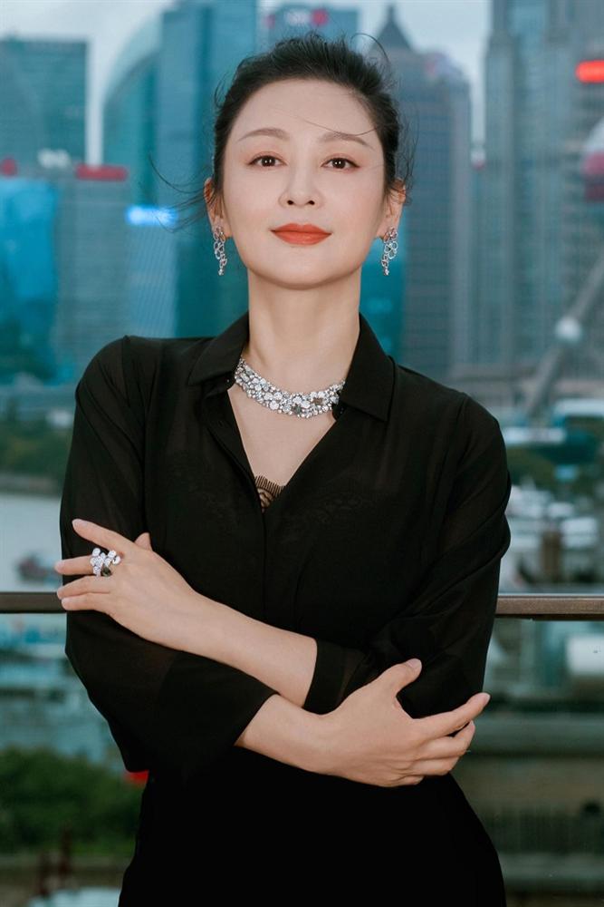 Nhan sắc thật khác một trời một vực với ảnh photoshop của đệ nhất mỹ nhân cổ trang Trần Hồng-6