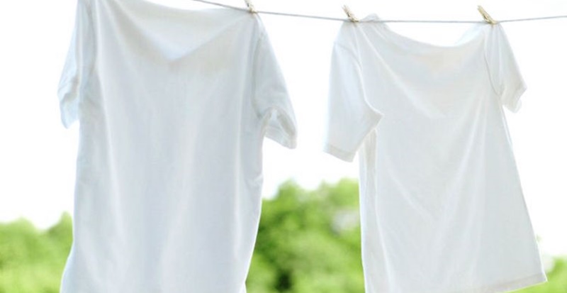 Quần áo nên phơi mặt phải hay mặt trái? Chỉ cần thêm một thao tác này đảm bảo áo quần luôn phẳng phiu và không bao giờ sợ bạc màu!-2