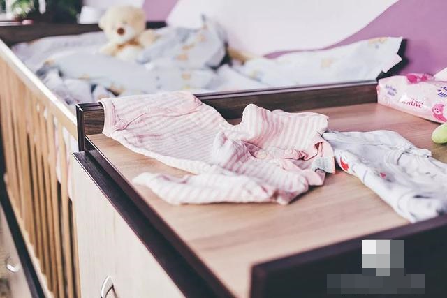 Quần áo nên phơi mặt phải hay mặt trái? Chỉ cần thêm một thao tác này đảm bảo áo quần luôn phẳng phiu và không bao giờ sợ bạc màu!-4