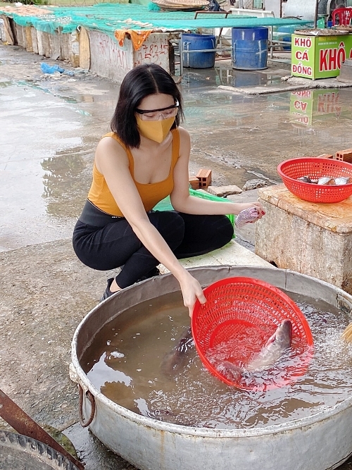 Loạt tình huống khốn đốn khi sao Việt đi chợ: Hài hước nhất là Trấn Thành, Trường Giang bị sờ má, kéo áo giữa khung cảnh náo loạn-8