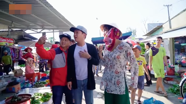 Loạt tình huống khốn đốn khi sao Việt đi chợ: Hài hước nhất là Trấn Thành, Trường Giang bị sờ má, kéo áo giữa khung cảnh náo loạn-3