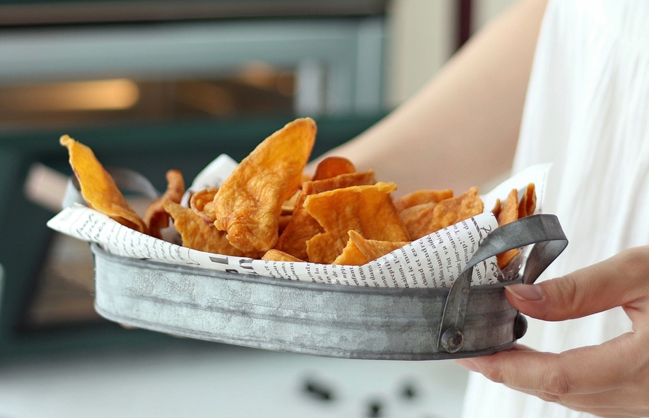 Dùng nồi chiên không dầu làm snack khoai lang giòn tan ăn vặt thoải mái không lo tăng cân-4