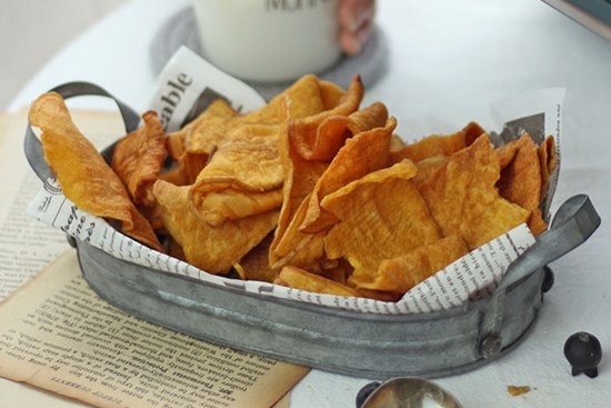 Dùng nồi chiên không dầu làm snack khoai lang giòn tan ăn vặt thoải mái không lo tăng cân