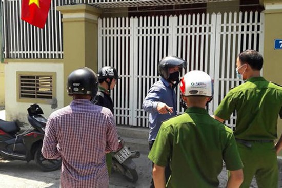 Nghi án chồng đâm vợ tử vong lúc rạng sáng, để lại 3 con thơ