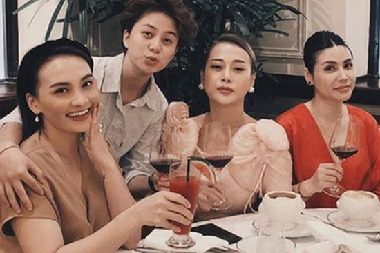 Dàn diễn viên hot nhất Hà Thành hội ngộ mừng sinh nhật Phương Oanh, nhan sắc mẹ bầu Bảo Thanh gây chú ý