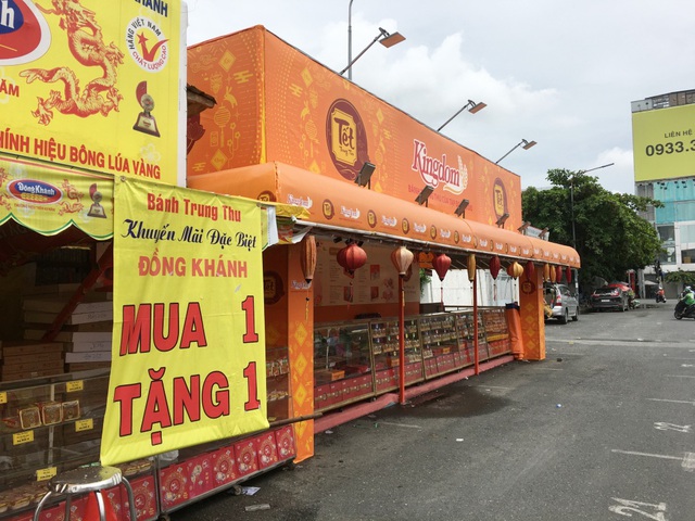 Bánh Trung thu tấp nập xả hàng”, khắp nơi treo biển mua 1 tặng 1”-4