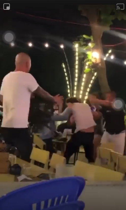 Vụ đánh ghen có một không hai trên bàn nhậu bởi… chồng dẫn vợ đi ăn còn tiện tay dắt luôn cả bồ theo-4