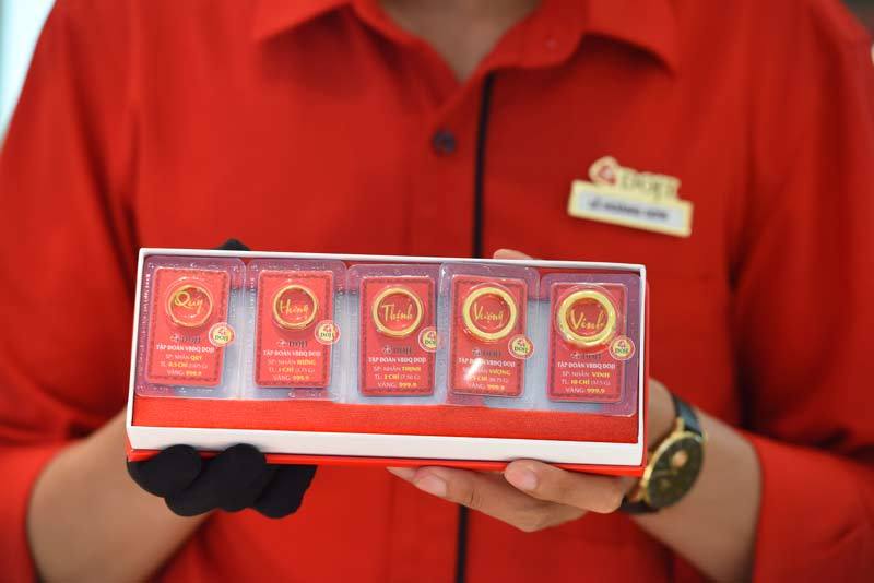 Giá vàng hôm nay 25/9: Sụt giảm do USD không ngừng tăng-1