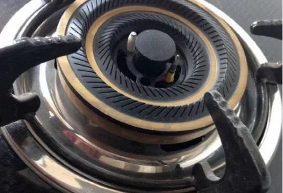 Bếp gas bỗng dưng không bắt lửa? Mách bạn cách khắc phục chuẩn, nhanh, hiệu quả mà không cần tìm đến thợ-1