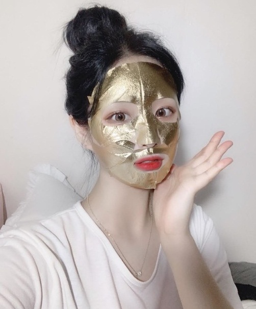 Sự thật về những chiếc mặt nạ vàng 24K đang được chị em săn lùng: Công dụng có thực sự thần thánh như nhiều người đồn thổi?-1