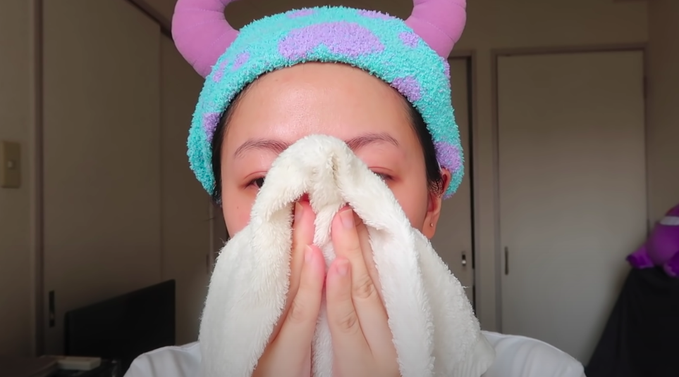 Beauty blogger người Nhật dạy cách trị mụn đầu đen ngay từ bước rửa mặt, nhấn mạnh việc nặn hay lột mụn sẽ khiến da lão hóa cực nhanh-5