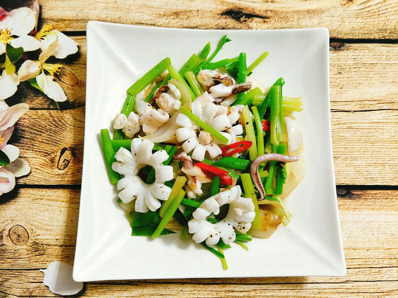 Huỳnh Anh khoe mâm cơm 2 người ăn do chính mình trổ tài, dân tình chúc mừng Quang Hải Đúng là có số hưởng-10