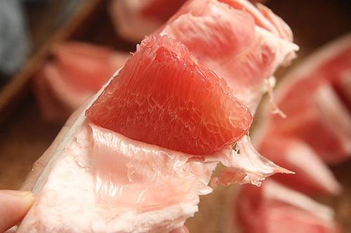 Bạn đã biết cách bóc vỏ bưởi cực dễ dàng, chỉ cần vài thao tác là xong!-4