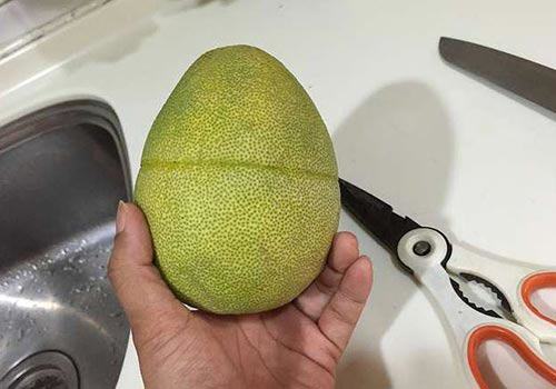 Bạn đã biết cách bóc vỏ bưởi cực dễ dàng, chỉ cần vài thao tác là xong!-7