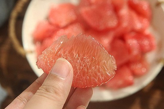 Bạn đã biết cách bóc vỏ bưởi cực dễ dàng, chỉ cần vài thao tác là xong!