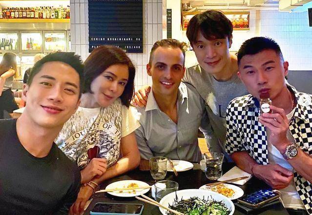 Đệ nhất mỹ nhân Hong Kong Quan Chi Lâm: U60 giàu có, hẹn hò trai trẻ kém 24 tuổi-8