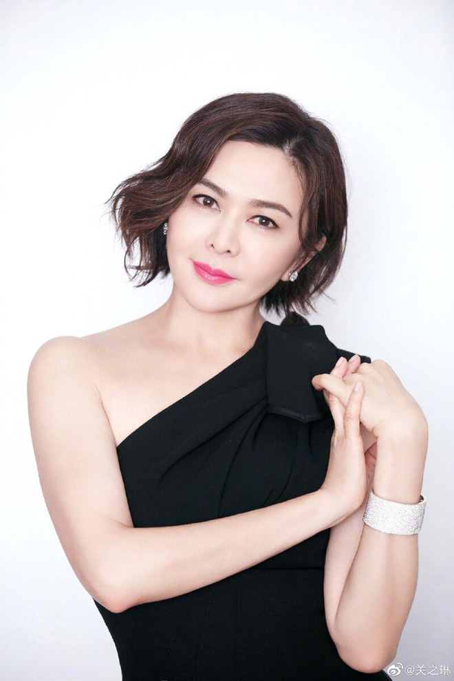 Đệ nhất mỹ nhân Hong Kong Quan Chi Lâm: U60 giàu có, hẹn hò trai trẻ kém 24 tuổi-11