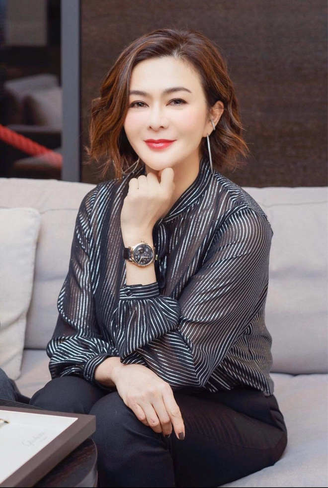 Đệ nhất mỹ nhân Hong Kong Quan Chi Lâm: U60 giàu có, hẹn hò trai trẻ kém 24 tuổi-10