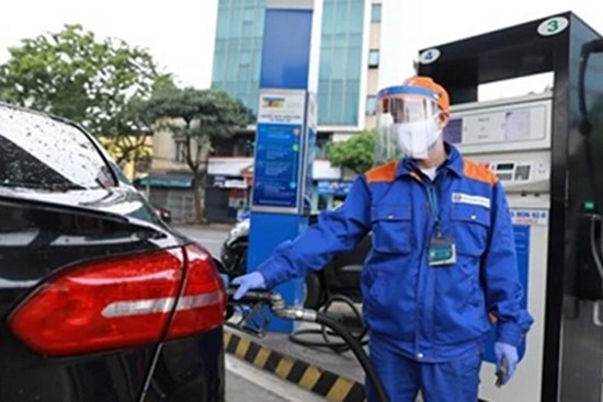 Giá xăng giảm xuống 14.000 đồng/lít vào ngày mai?