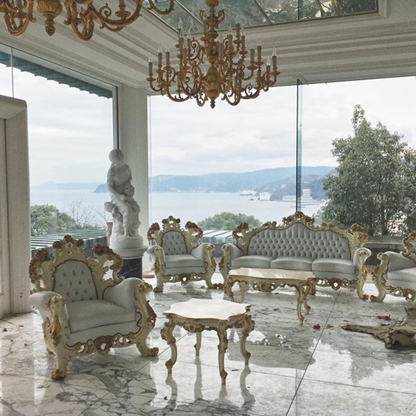 Đại gia vào tù, biệt phủ xa hoa dãi nắng dầm sương, cỏ mọc um tùm-1