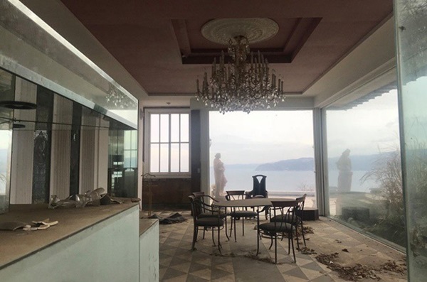 Đại gia vào tù, biệt phủ xa hoa dãi nắng dầm sương, cỏ mọc um tùm-7